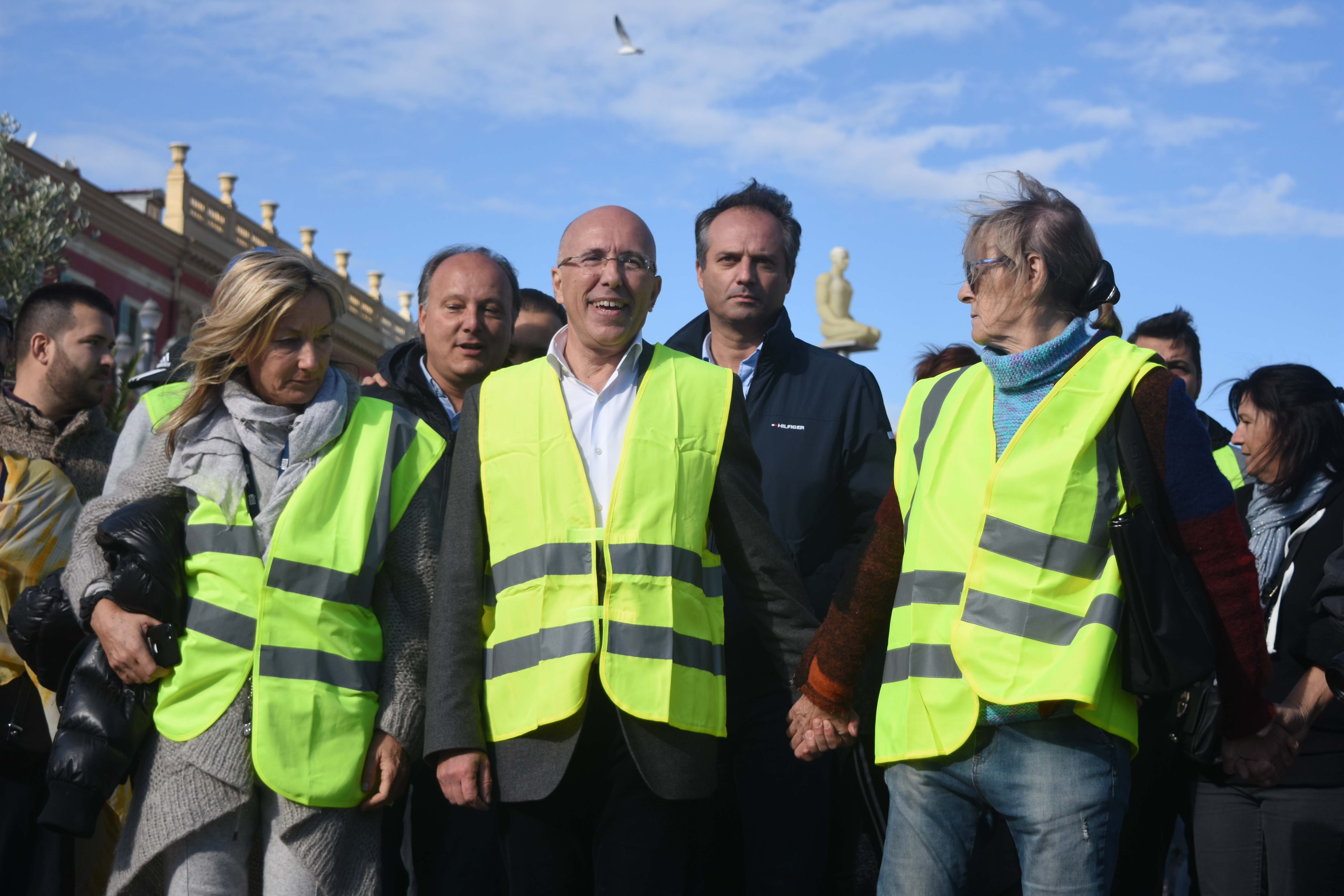 Eric Ciotti à Nice au milieu des Gilets jaunes.