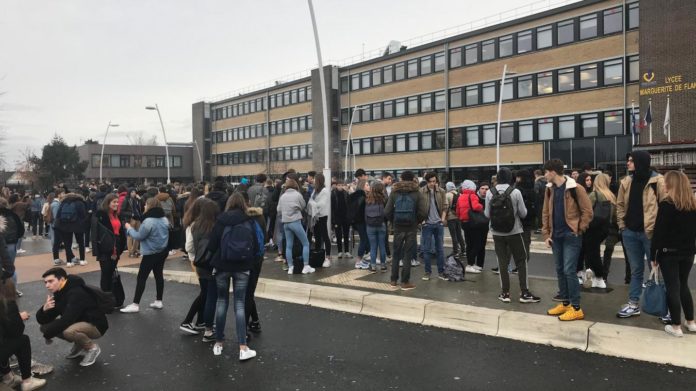 B9717846665Z.1_20181206142247_000+G8DCID9KR.2-0