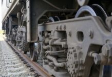 RÉGION SUD – Drame ferroviaire dans le Var : un conducteur de poids lourd tué, trafic ferroviaire paralysé entre Toulon et Nice