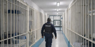 SOCIÉTÉ – PAS ASSEZ DE PRISONS, SORTONS LES PRISONNIERS ? Le projet Darmanin, entre urgence carcérale et fracture politique